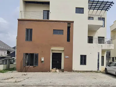Spacious 6 Bedrooms Detached Duplex + BQ