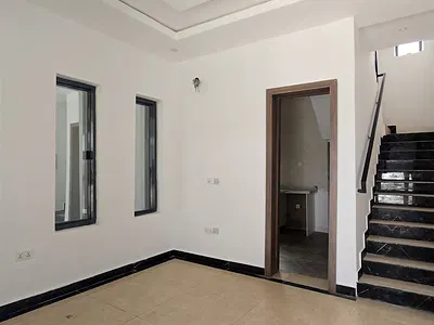Newly Built 5 Bedroom Houses
