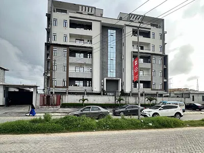 Fully Serviced 3 Bedroom Apartment with High Ceilings and Elevator