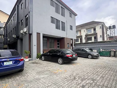 Serviced 3 Bedroom Maisonette with En-Suite Rooms