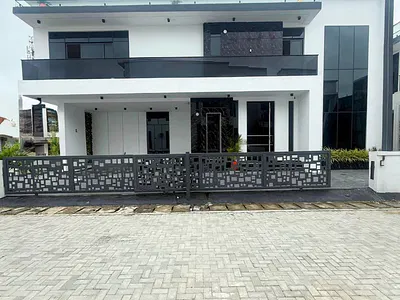 5 Bedroom Fully Detached Duplex with Cinema and Swimming Pool