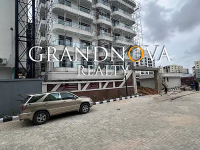 Very Spacious High End 3 Bedroom Apartment