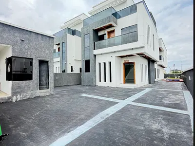 Contemporary 5 Bed Detached Duplex with Pool, Cinema & Rooftop Area