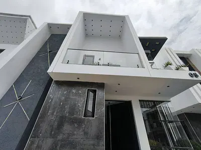 Well Renovated 5 Bedroom Fully Detached with BQ in a Secured Estate