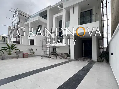 Very Spacious 5 Bedroom Detached Duplex with Pool, Cinema, & Gym