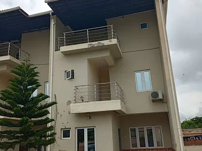 Elegant One-Unit of a Four Bedroom Duplex with BQ