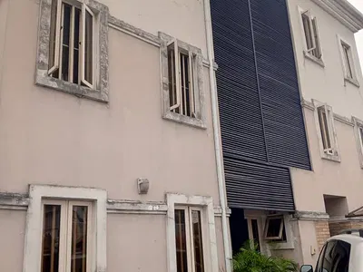 Well Maintained 4 Bedrooms Semi Detached Duplex with a Room BQ
