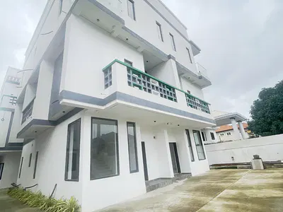 Luxury 4 Bedroom Semi-Detached House with BQ