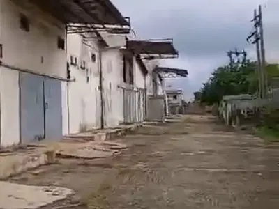5 Bay Warehouse with 4 Nos of 3 Bedrooms Duplex Size 1.3 Hectare