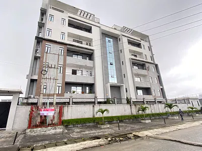 Luxurious 3 Bedroom Fully Serviced Apartment with Elevator Available