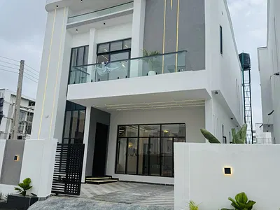 Luxury 5 Bedroom Detached Duplex