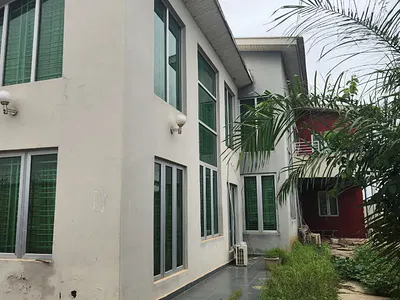 American Standard & Luxury 5 Bedroom Fully Detached