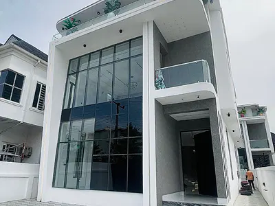 Newly Built 5 Bedroom Detached Home + BQ