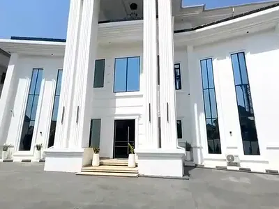 Luxurious 9 Bedroom Duplex with 5 Living Room and BQ
