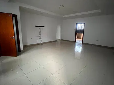 Exquisite Spacious 3 Bedroom Apartment
