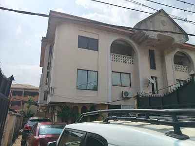 Very Spacious 3 Bedroom Second Floor Flat