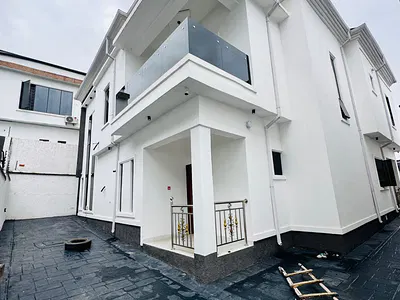 Newly Built 5 Bedroom Fully Detached Duplex with BQ