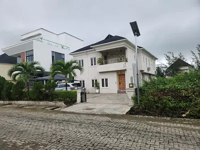 Luxurious Four Bedroom Fully Detached House with BQ