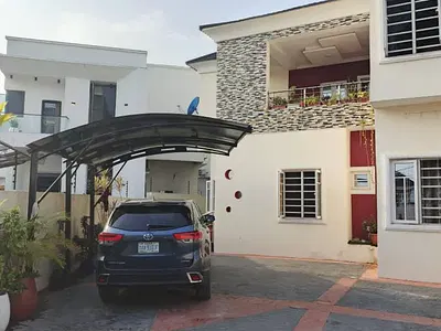 6 Bedroom Fully Detached Duplex