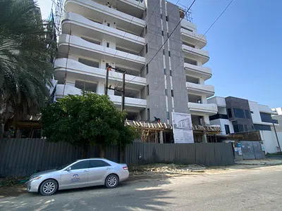 Stunning 3 Bedroom Apartment with a Pool and an Elevator