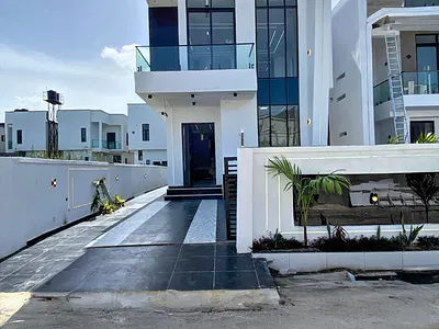 5 Bedroom Detached Duplex
