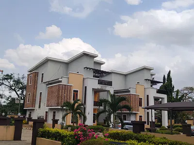 5 Bedroom Duplex with Boy's Quarters.