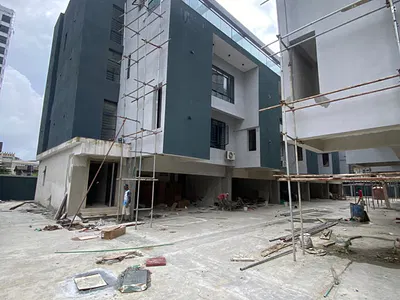 Beautiful 4 Bedroom Duplex with a Pool and a BQ