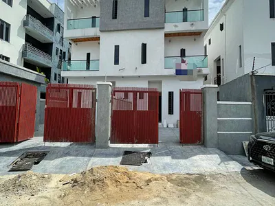 Contemporary 4 Bedroom Semi-Detached Duplex
