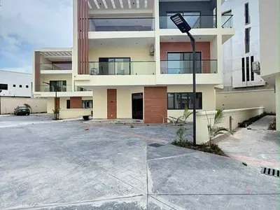 5 Bedroom En-Suite Detached House with 2 Room BQ