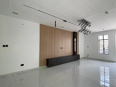 Well Build 5 Bedrooms Semi Detached Duplex