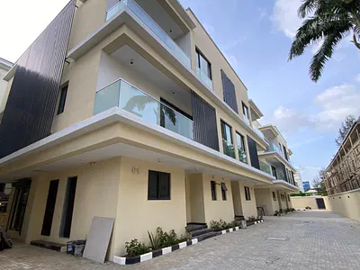 Well Build 5 Bedrooms Semi Detached Duplex