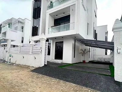 Luxury 5 Bedroom Fully Detached Duplex