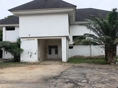 Uncompleted House on 1300 SQM Waterfront Plot