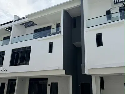 Brand New 2 Bedroom Penthouse with a Pool & Gym
