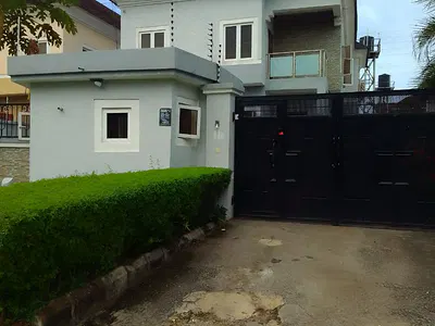 Spacious 4 Bed Duplex