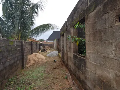 A Block of 4 Flats at Roofing Level on Full Plot
