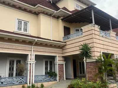 5 Bedroom Fully Detached Duplex