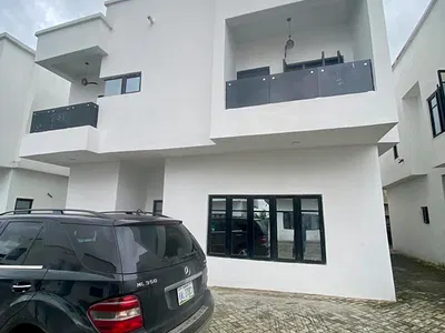 Well Built with a BQ in Serene Environment at Distressed Rate