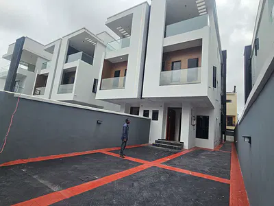 Magnificent 5-Bedroom Semi Detached House with a Room BQ