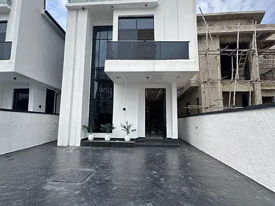 Super Luxury 5 Bed Fully Detached Duplex with a Pool