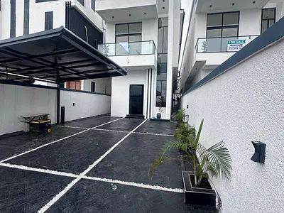 Spacious 5 Bedroom Detached with BQ
