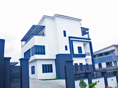 5 Bedrooms Spacious Luxury Home Mansion