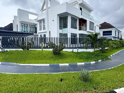 Five Bedroom Duplex with Pool, Cinema, Pool