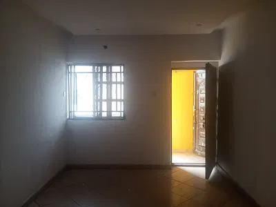 Well Renovated 2 Bedroom Flat