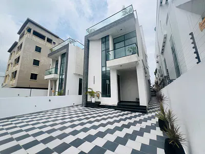 Prestigious 5 Bedroom Duplex with Cinema and More