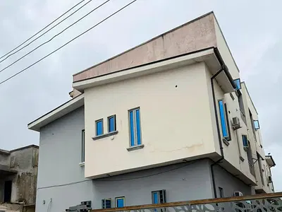 Spacious and Well Finished 2 Bedroom Flat