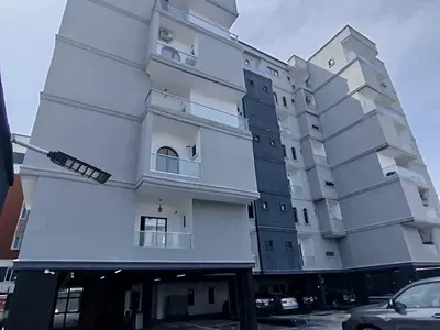 Fully Serviced 2 Bedroom Apartment with Pool, Gym & Elevator