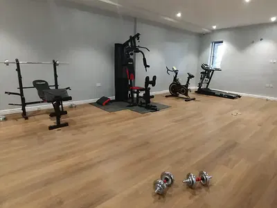 Fully Serviced 2 Bedroom Apartment with Pool, Gym & Elevator
