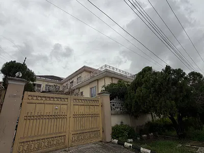 Extremely Spacious 3 Bedroom Penthouse
