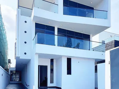 Massive 5 Bedroom Fully Detached Duplex with a Pool, Cinema, and Gym